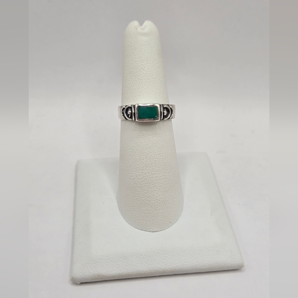 Vintage Sterling Silver And Emerald Band Ring Size 7